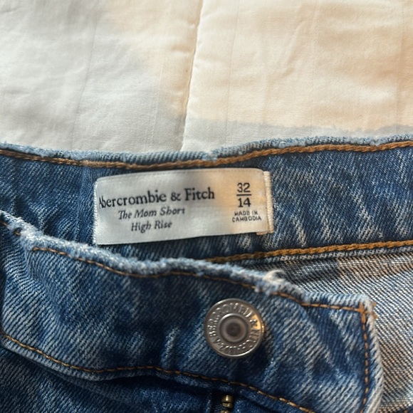 High Rise Mom short - Picture 2 of 3